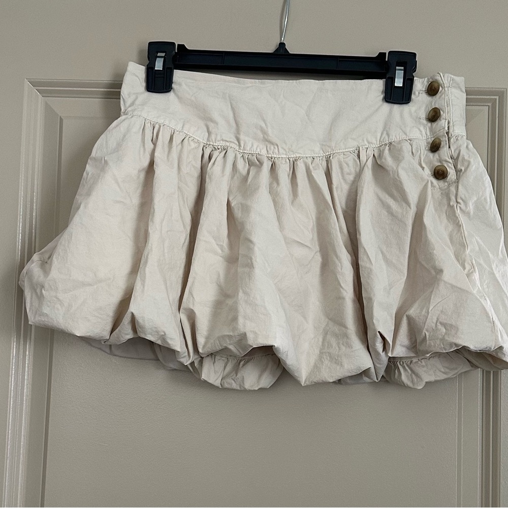 American Eagle Outfitters Cream Bubble Skort Size 4 NWT